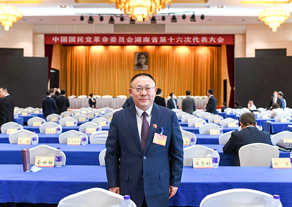 04戴煜博士參會(huì).jpg 04戴煜博士參會(huì).jpg