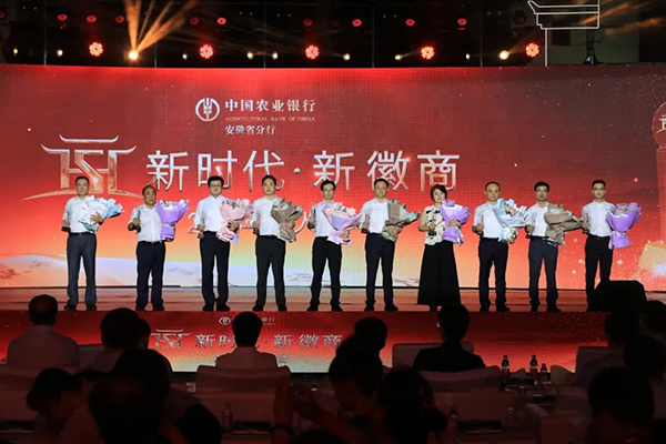 頒獎現(xiàn)場.jpg 頒獎現(xiàn)場.jpg