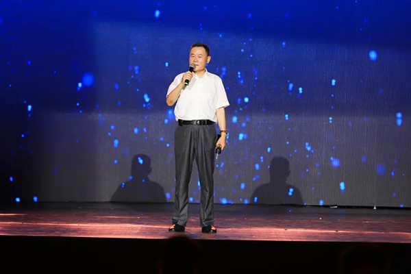 姜純董事長發(fā)表獲獎感言.jpg 姜純董事長發(fā)表獲獎感言.jpg