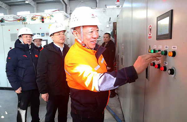 【中國(guó)五礦 頂立科技聯(lián)合攻關(guān)】石墨連續(xù)式高溫純化設(shè)備在黑龍江鶴崗啟動(dòng)運(yùn)行1 (3).jpg 【中國(guó)五礦 頂立科技聯(lián)合攻關(guān)】石墨連續(xù)式高溫純化設(shè)備在黑龍江鶴崗啟動(dòng)運(yùn)行1 (3).jpg